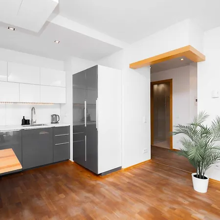 Urban Oasis & Eurovea Riverside Apartment *